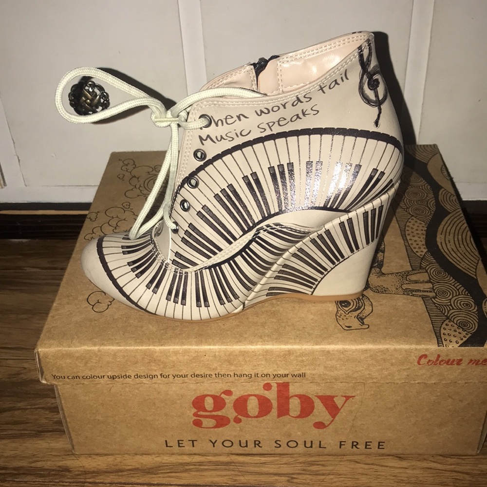 Goby-Piano key -Ivory/ebony wedge high heel bootie. size 36-brand new boxed- - Picture 9 of 11